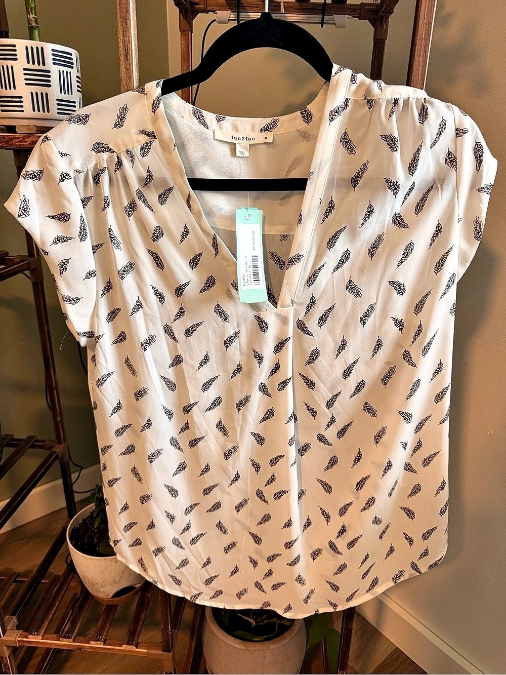 fun2fun Lillian V-Neck Blouse Feather Print Medium NWT
